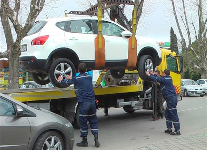 Теперь в России нельзя эвакуировать автомобиль в присутствии водителя Теперь в России нельзя эвакуировать автомобиль в присутствии водителя