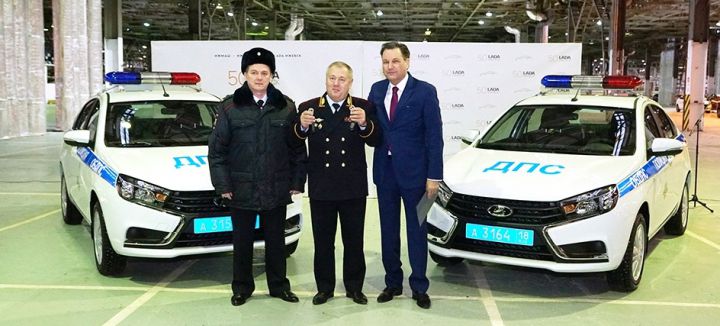 Удмуртских стражей порядка посадили на Lada Vesta