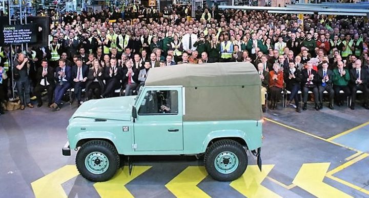 Последний Land Rover Defender текущего поколения сошел с конвейера Последний Land Rover Defender текущего поколения сошел с конвейера