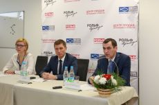 Татьяна Денисова, технический директор, Евгений Вяткин, директор по продажам Рольф Октябрьская, Денис Колегов, руководитель кузовного-окрасочного производства