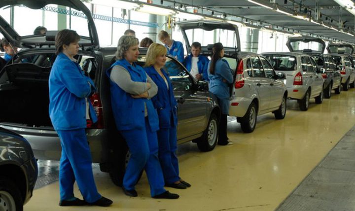 Сейчас на предприятии работают 44 500 человек