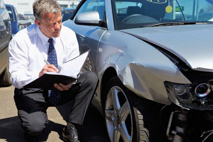 Страховщики грозят штрафами за общение с автоюристами