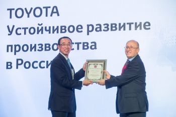 Исполнительный директор по производству ООО «Тойота Мотор» Ёсинори Мацунага и вице-губернатор Санкт-Петербурга Михаил Мокрецов Исполнительный директор по производству ООО «Тойота Мотор» Ёсинори Мацунага и вице-губернатор Санкт-Петербурга Михаил Мокрецов