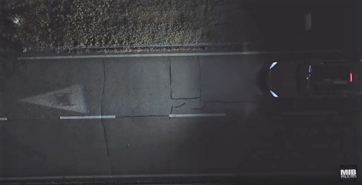 Новые фары Mercedes-Benz дорисуют разметку на дороге 