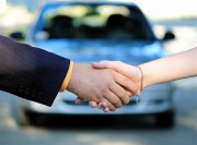 За 7 месяцев покупатели в России потратили на новые авто около триллиона рублей