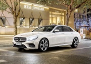 Седан Mercedes-Benz E-Class стал самым безопасным авто года (ВИДЕО)