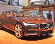 Автомобили Volvo предупредят друг друга об опасностях в пути (ВИДЕО)