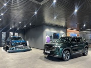 В центре Петербурга открылся новый автосалон Geely