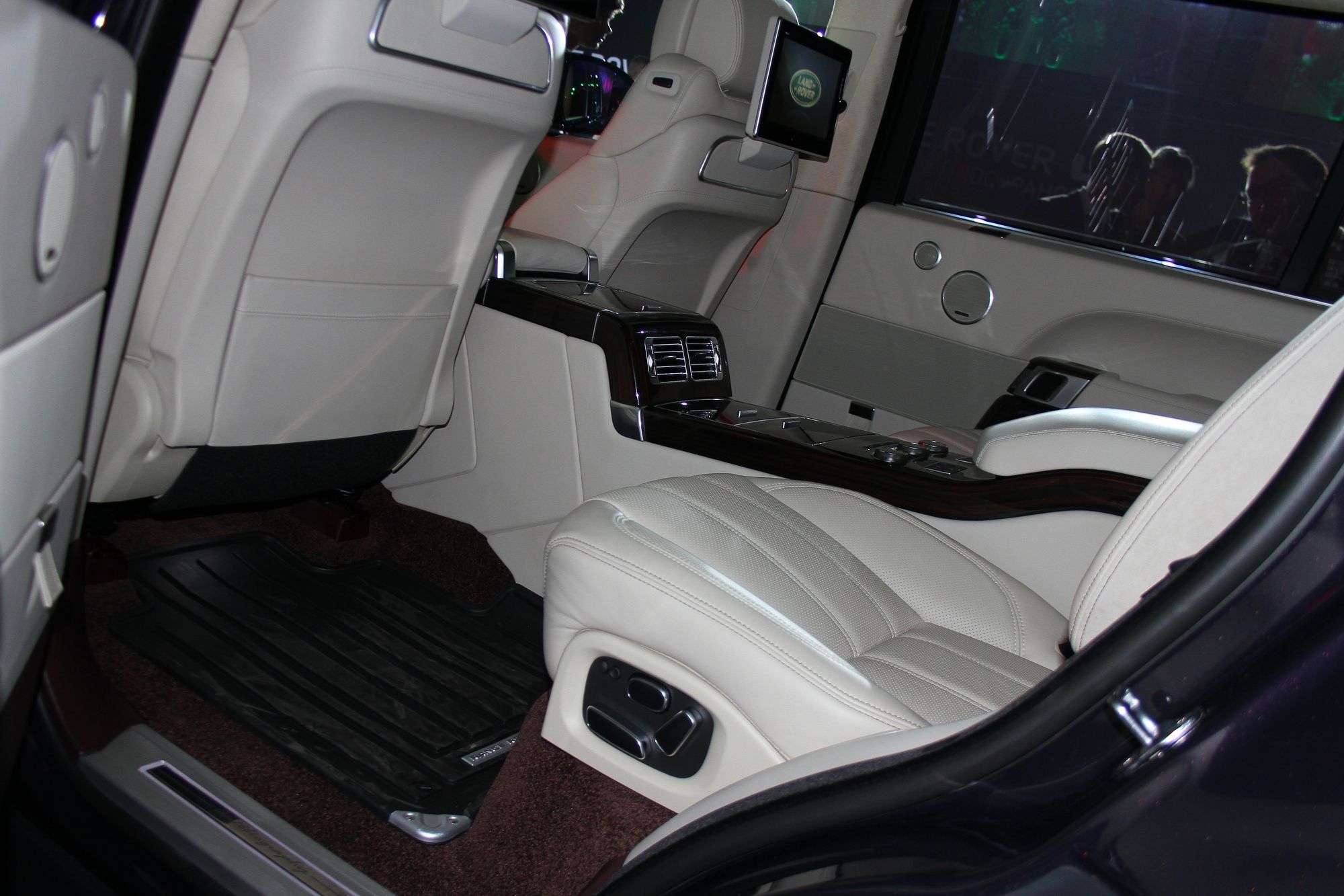 Длиннобазный Range Rover L 2014