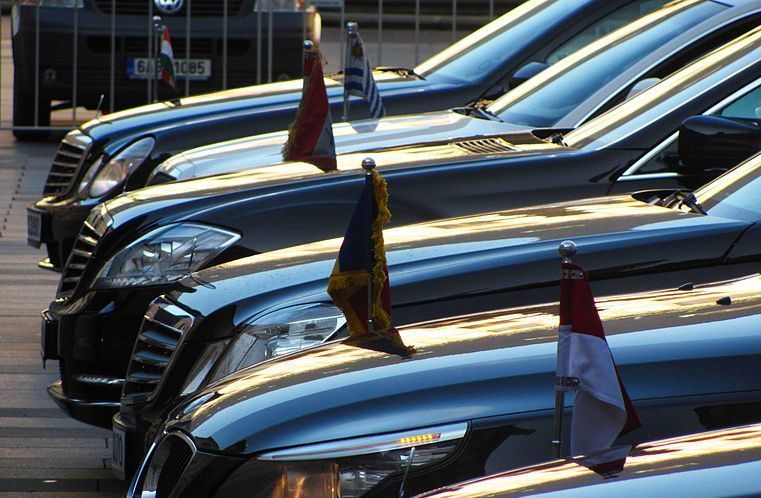 Дипломатические автомобили