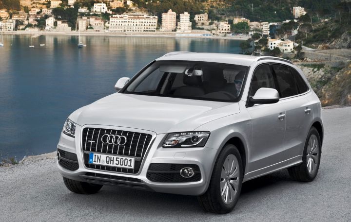 Кроссовер Audi Q5 2012 года