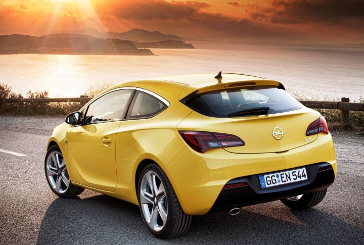 Начались продажи Opel Astra GTC нового поколения.