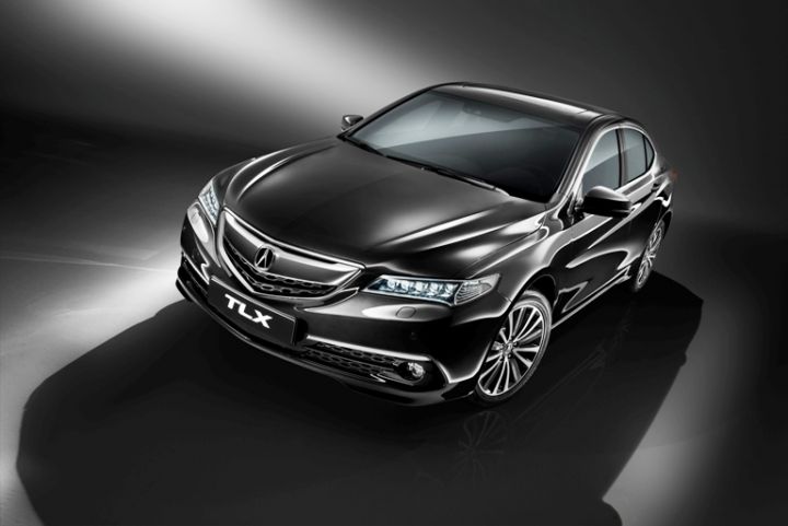 Объявлены российские цены на Acura TLX.