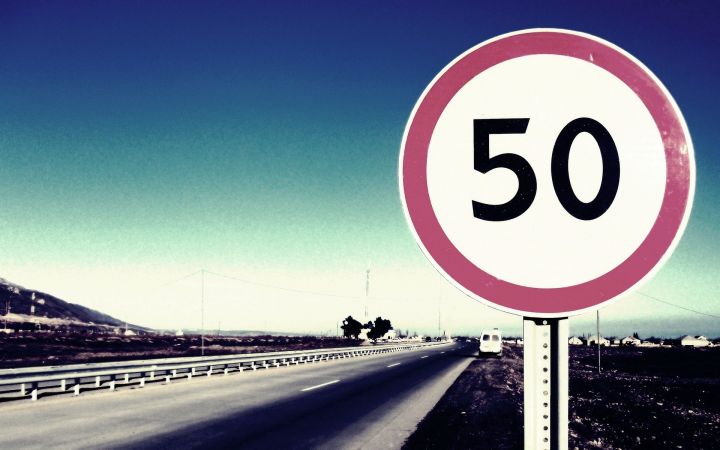 Каждый второй водитель в России превышает скорость.