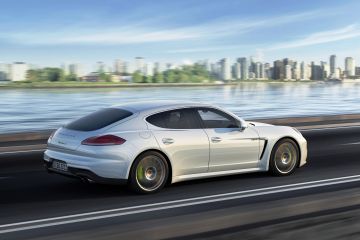 Обновленный Porsche Panamera представят в 2016 году