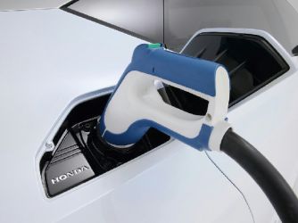 Honda выпустит водородный седан FCV через год после Toyota