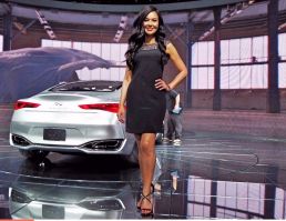 Детройт-2015: самые красивые девушки автошоу