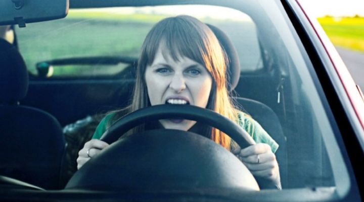 Покупателей новых машин пугают пробки и проблемы с парковками