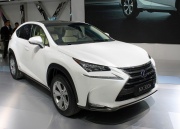 В Париже Lexus представил компактный гибридный кроссовер NX 300h