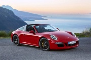 В Нью-Йорке дебютировал шикарный Porsche 911 Targa GTS