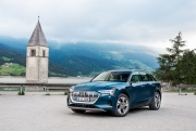 Audi Россия объявляет старт приема заказов на SUV Audi e-tron 