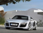 Названа стоимость Audi R8 в России