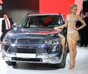 Mitsubishi объявил российские цены на гибридный Outlander PHEV